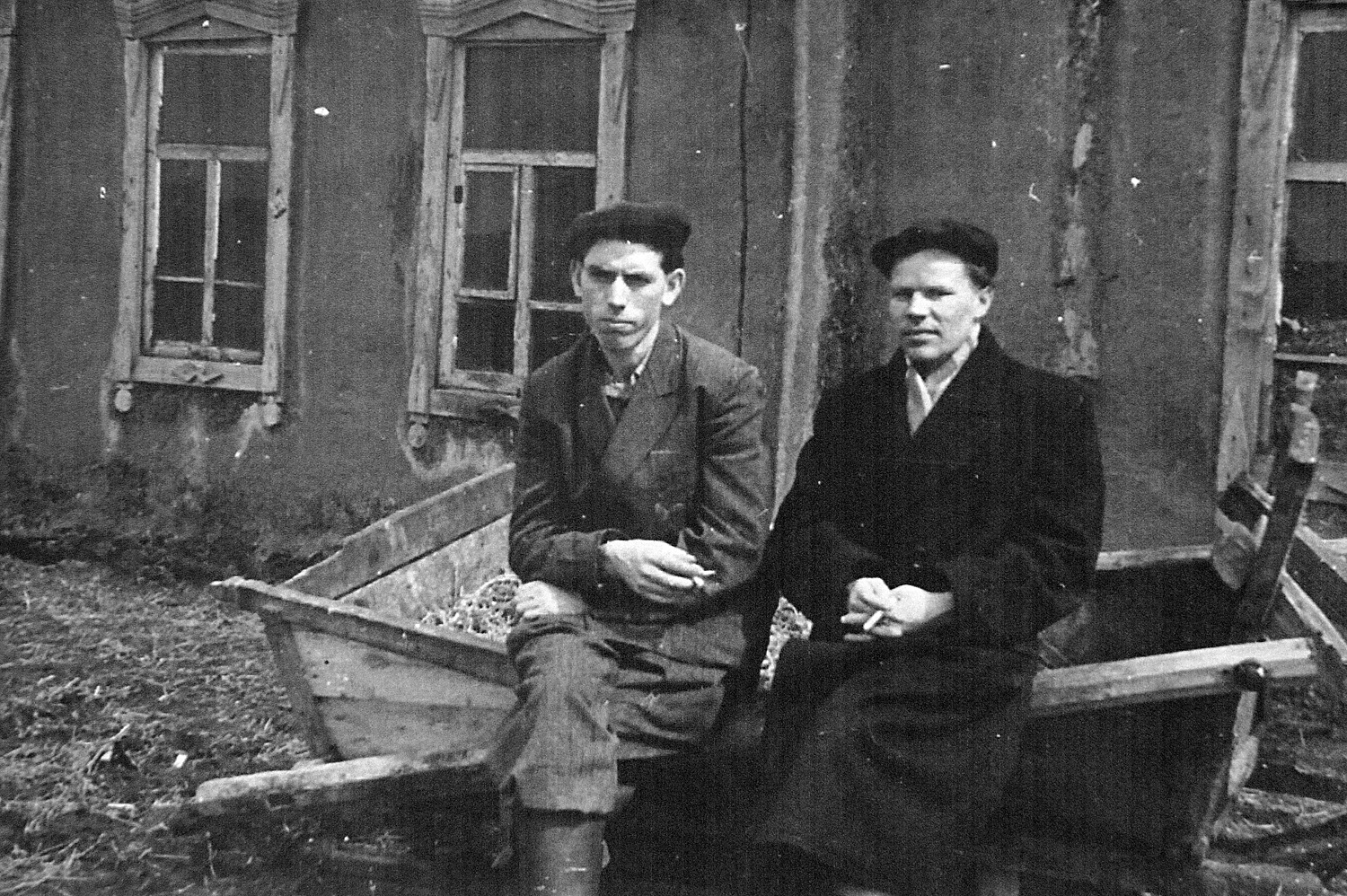 Николай Лексункин (отец) – слева