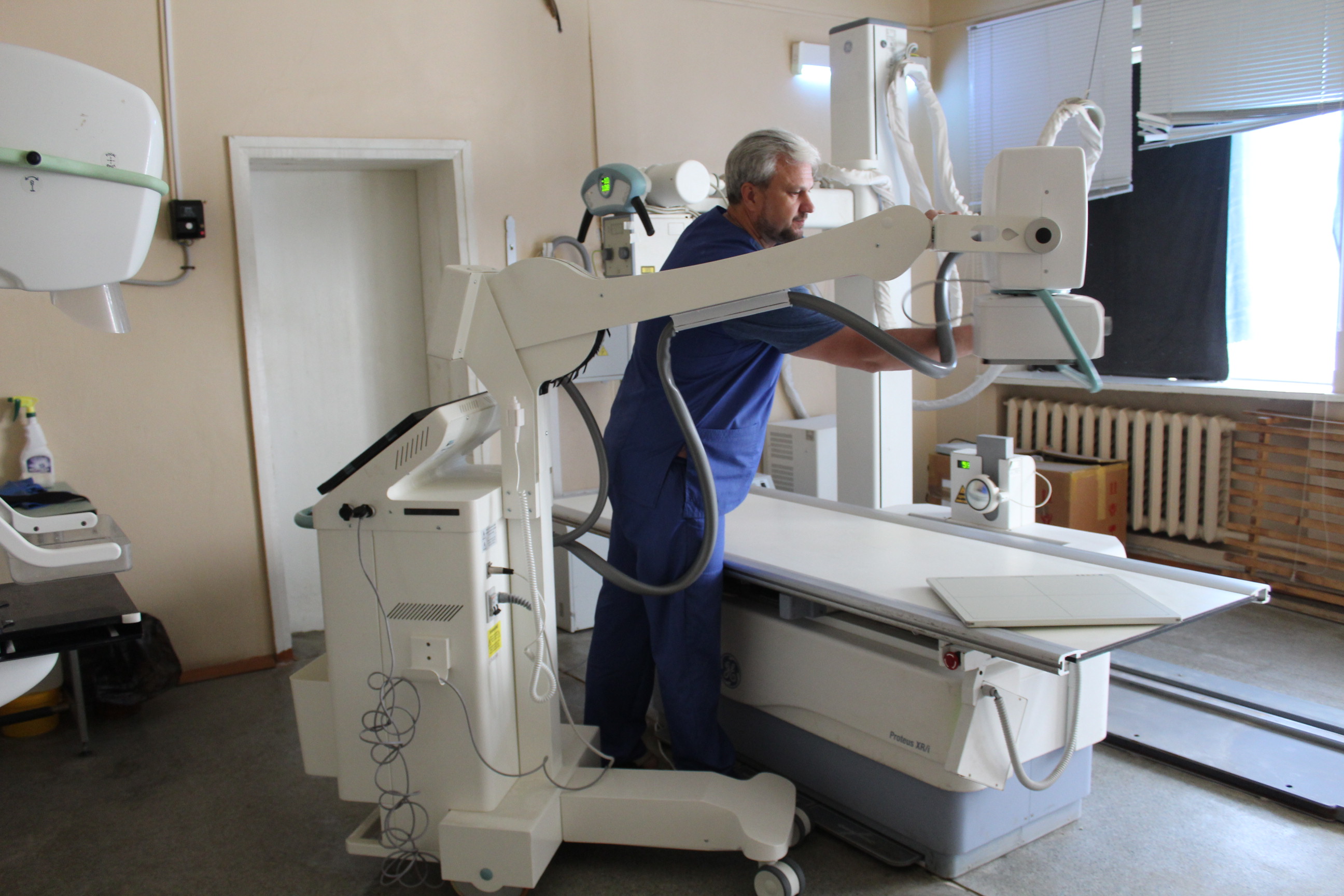 Рентгенолаборант Сергей Ерещенко: «С появлением в 2021 году передвижного рентгеновского аппарата стало возможно быстрее проводить исследования»