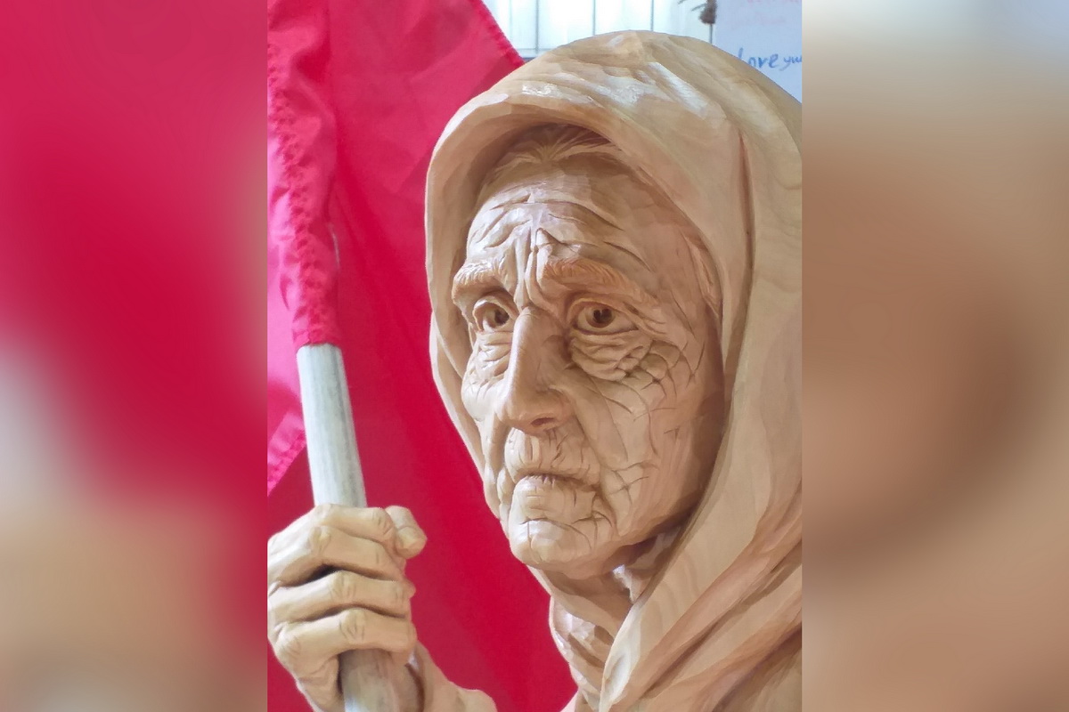 Скульптура украинской бабушки в Воронеже