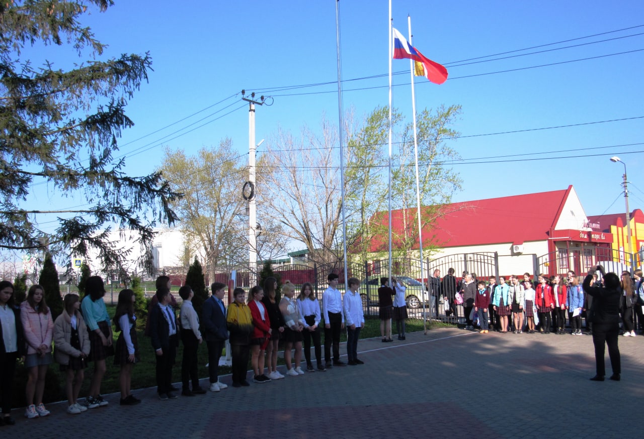 Церемония поднятия флага в Каменском районе