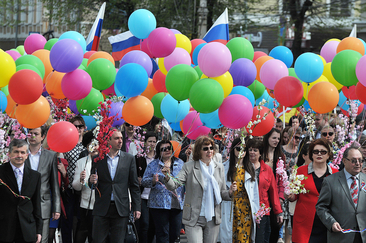 Конкурс костюмов из бросового материала в детском саду. Показ программного продукта. Мусорная мода в детском саду праздник. Свойства презентаций со сценарием. Сценарий демонстрации.