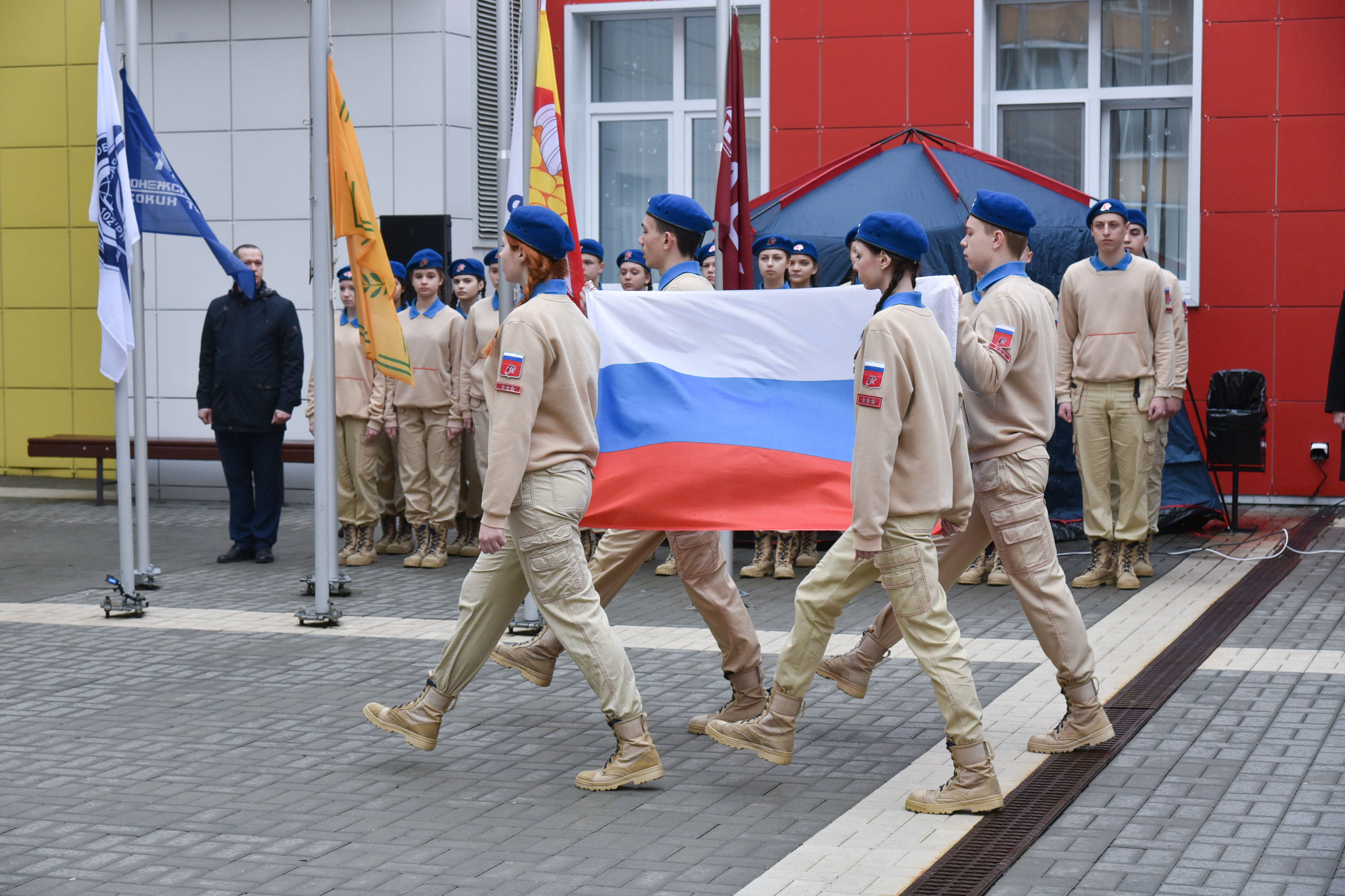 Утро начинается с гимна