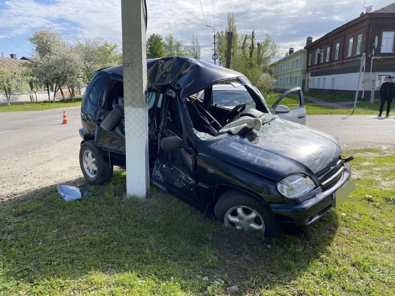В Воронежской области Chevrolet Niva столкнулся с Chevrolet Cruze: погиб один из водителей