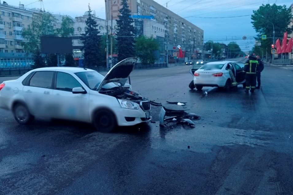Авария с участием такси в Воронеже