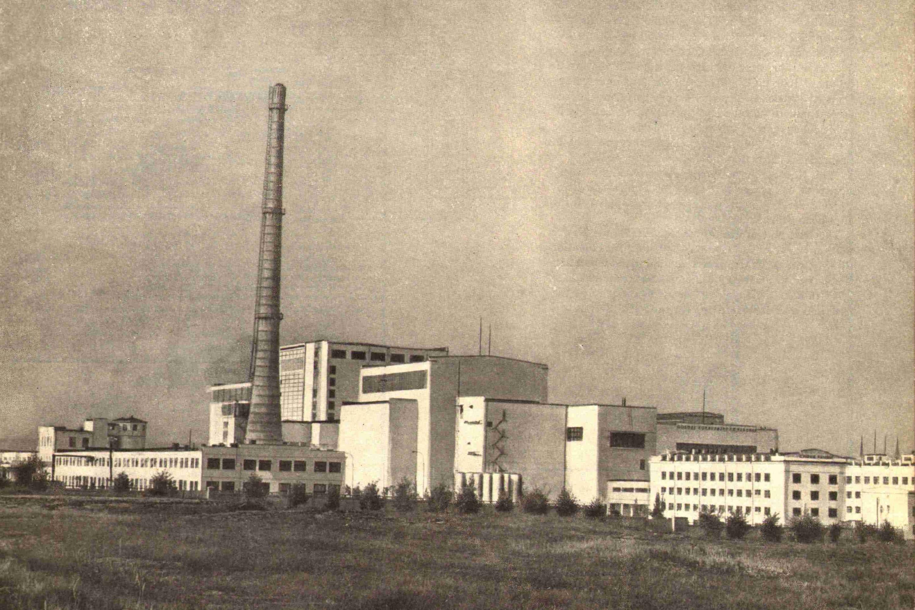 Запуск первого в мире атомной электростанции. Обнинская атомная электростанция. Обнинская АЭС Обнинск. Нововоронежская АЭС 1964. Атомная станция Нововоронеж.