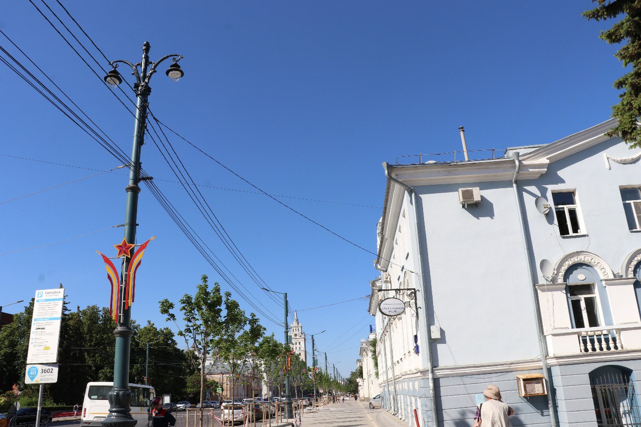На проспекте Революции в Воронеже на фонарном столбе установили обнарядку исторического типа