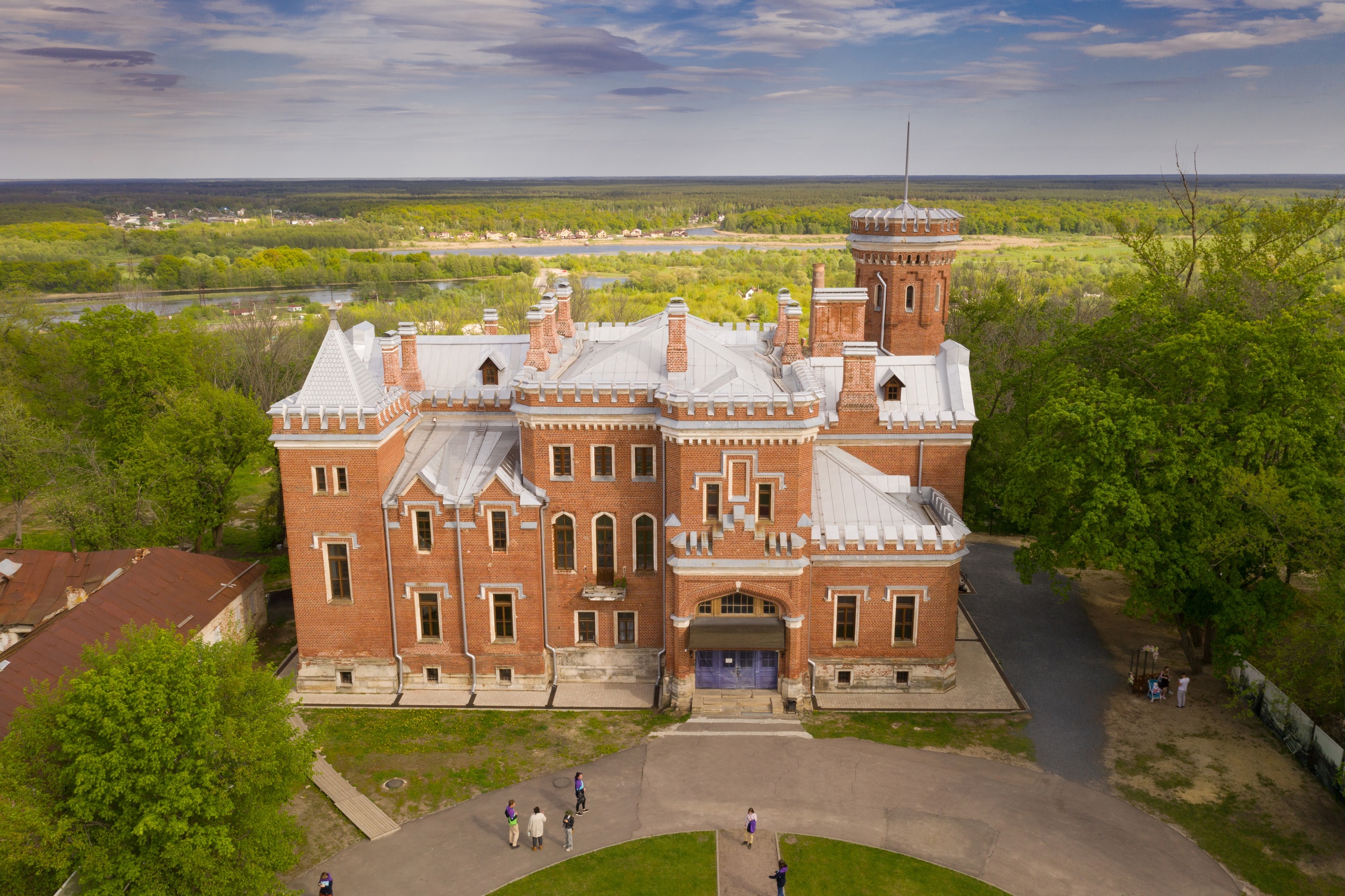 Воронежский таркос. Пивоварня ТАРКОС Воронеж замок. Крепость в Рамони Воронежской замок. Пивзавод замок Воронеж. Замок в Совхозе Масловский Воронеж.