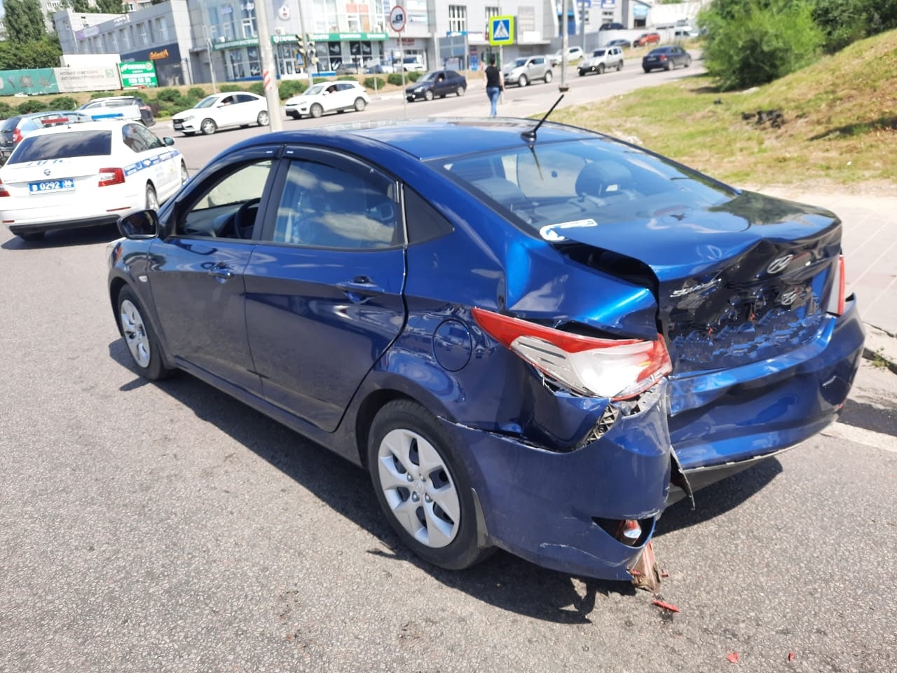 Грузовой фургон въехал в Hyundai Solaris в Воронеже: пострадали 2 детей