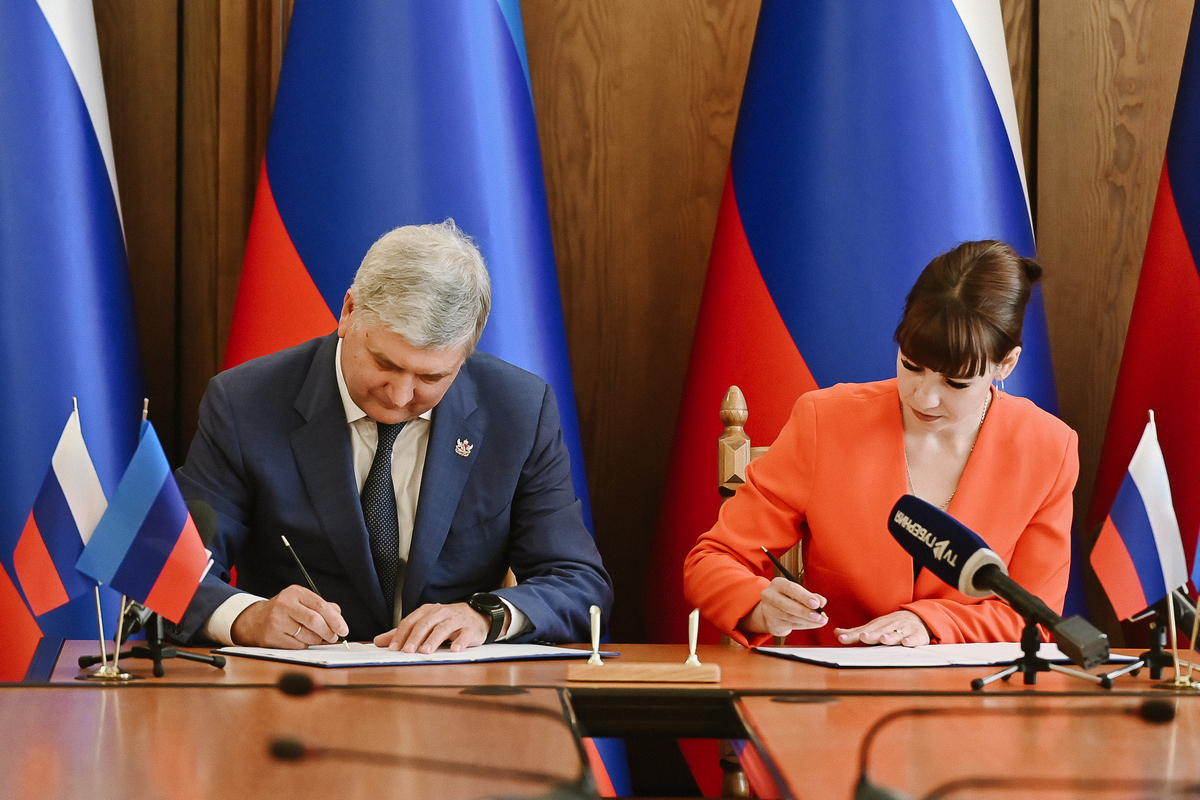 Подписание соглашения с и. о. главы Новопсковского района Викторией Кайдаловой