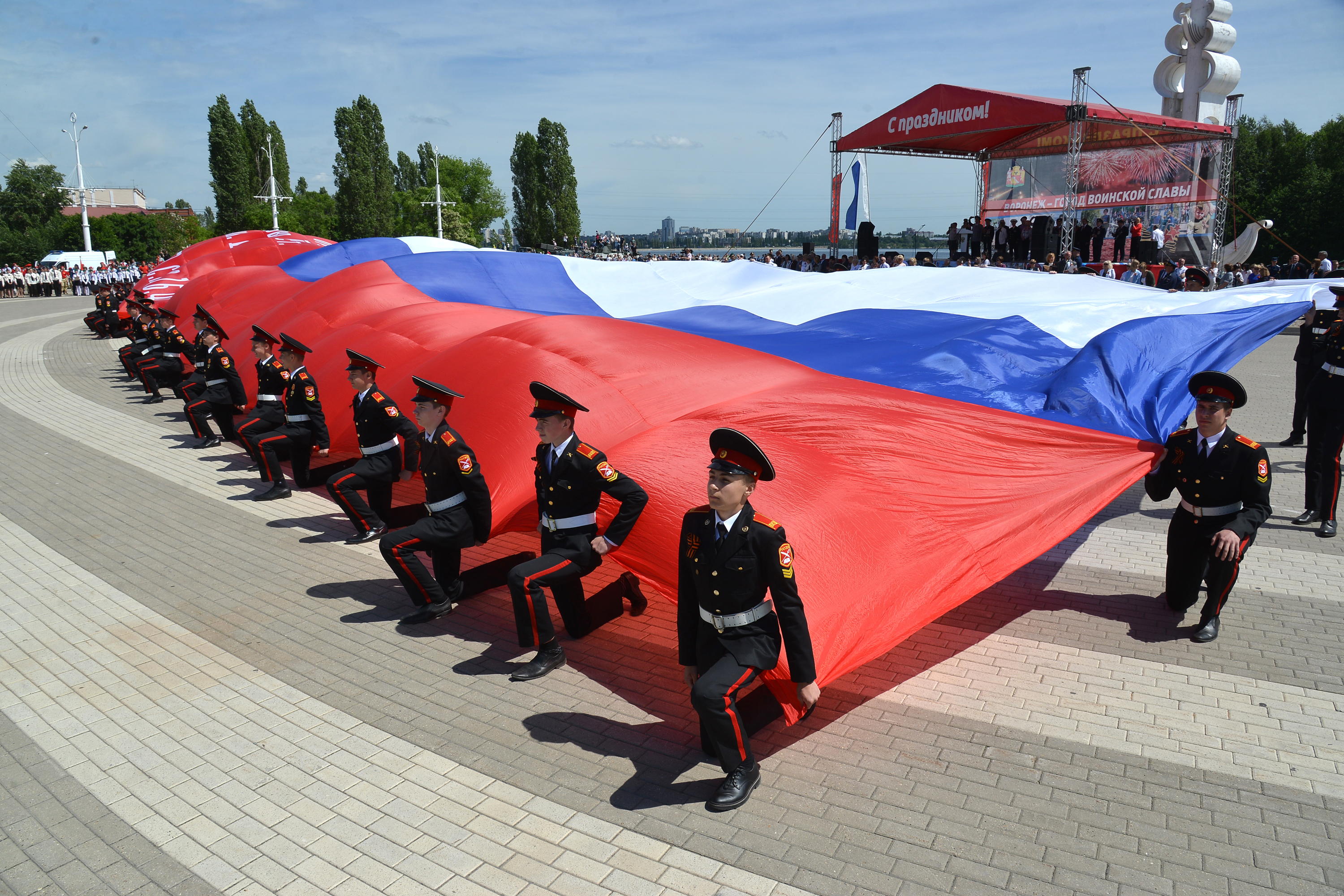 День российского флага движение первых. День российского флага движение первых. Что символизирует российский флаг триколор. День российского флага движение первых. День российского флага движение первых.