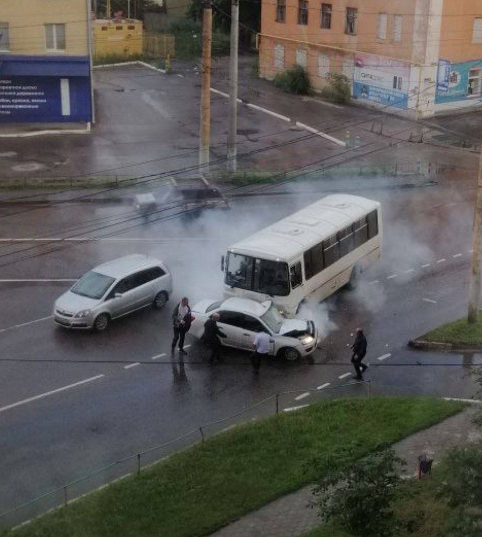 В Воронеже сняли на видео ДТП с 5 пострадавшими