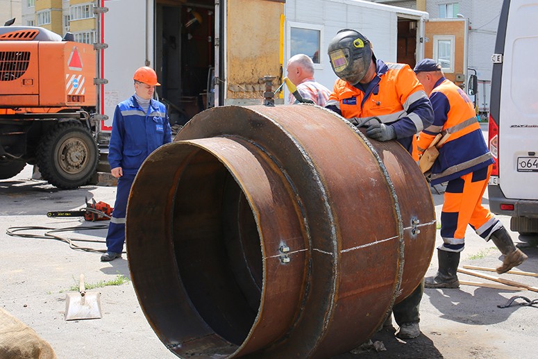 В Воронеже ремонтируют поврежденный водовод в Коминтерновском районе