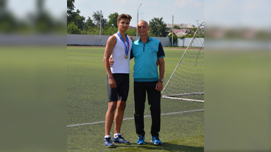 Алексей Данилов с тренером Валерием Тонконоговым. Фото Юлии Кошелевой