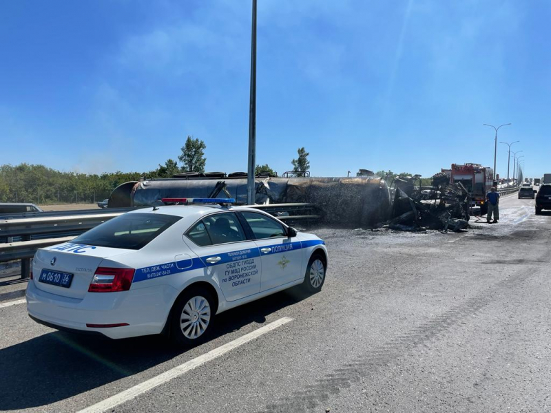 На трассе в Воронежской области сгорел грузовик: погиб мужчина