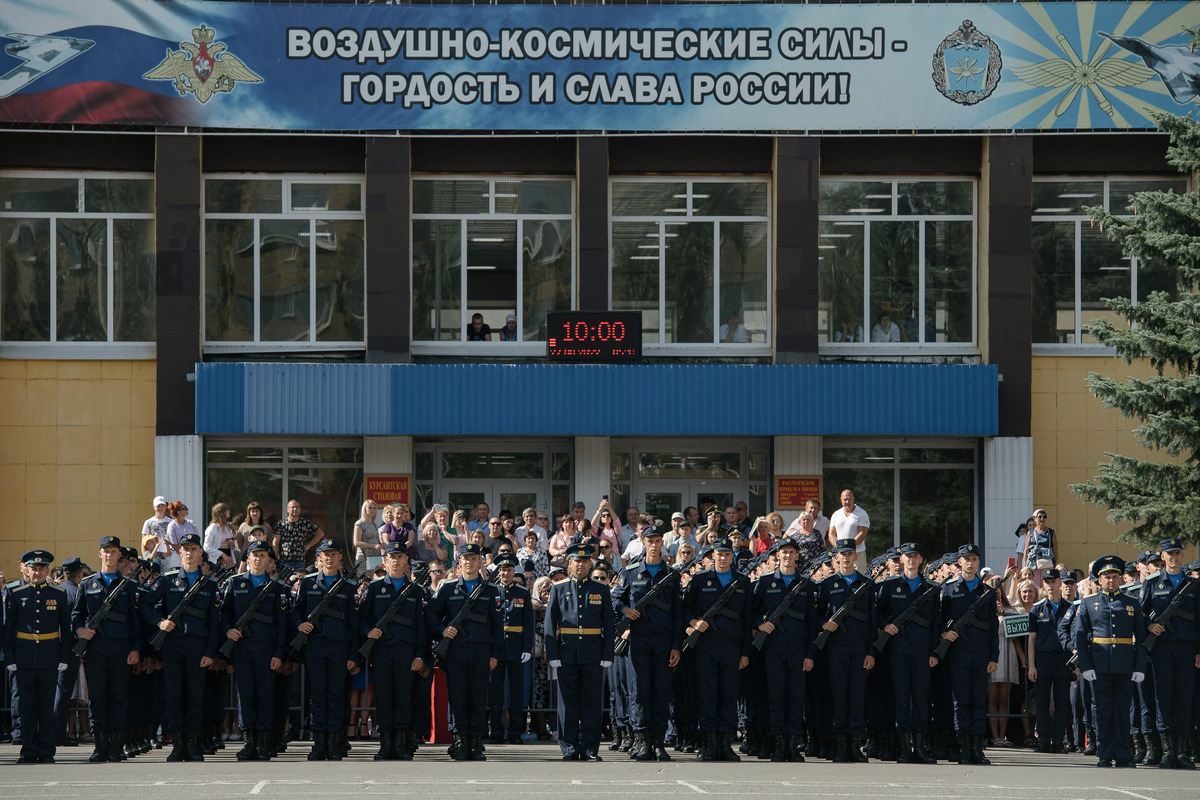 Более 1,2 тыс курсантов Военно-воздушной академии приняли присягу в  Воронеже | 27.08.2022 | Воронеж - БезФормата