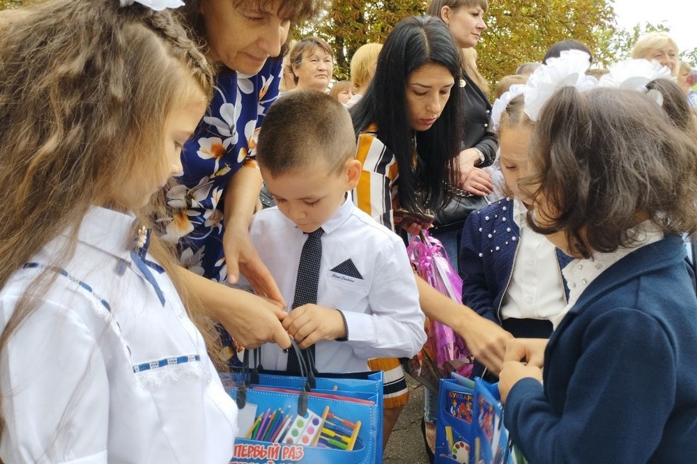 Подарки луганским школьникам от Воронежской области