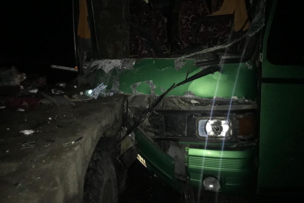 Автобус врезался в военный тягач в Воронежской области