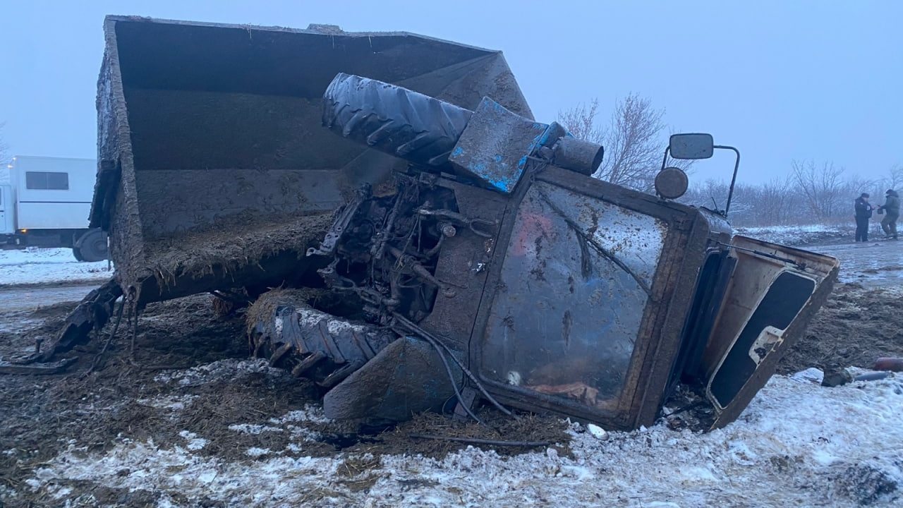Грузовик и трактор столкнулись в Воронежской области