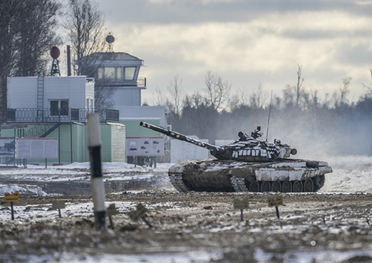 На воронежских военных полигонах провели первые занятия по вождению боевых  машин