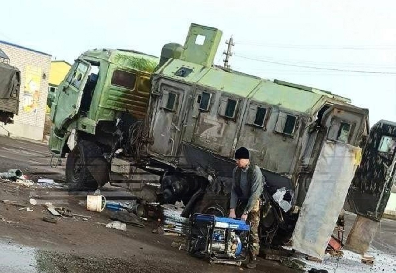 Гражданский и 6 росгвардейцев пострадали в ДТП с бронированным КамАЗом в  Воронежской области