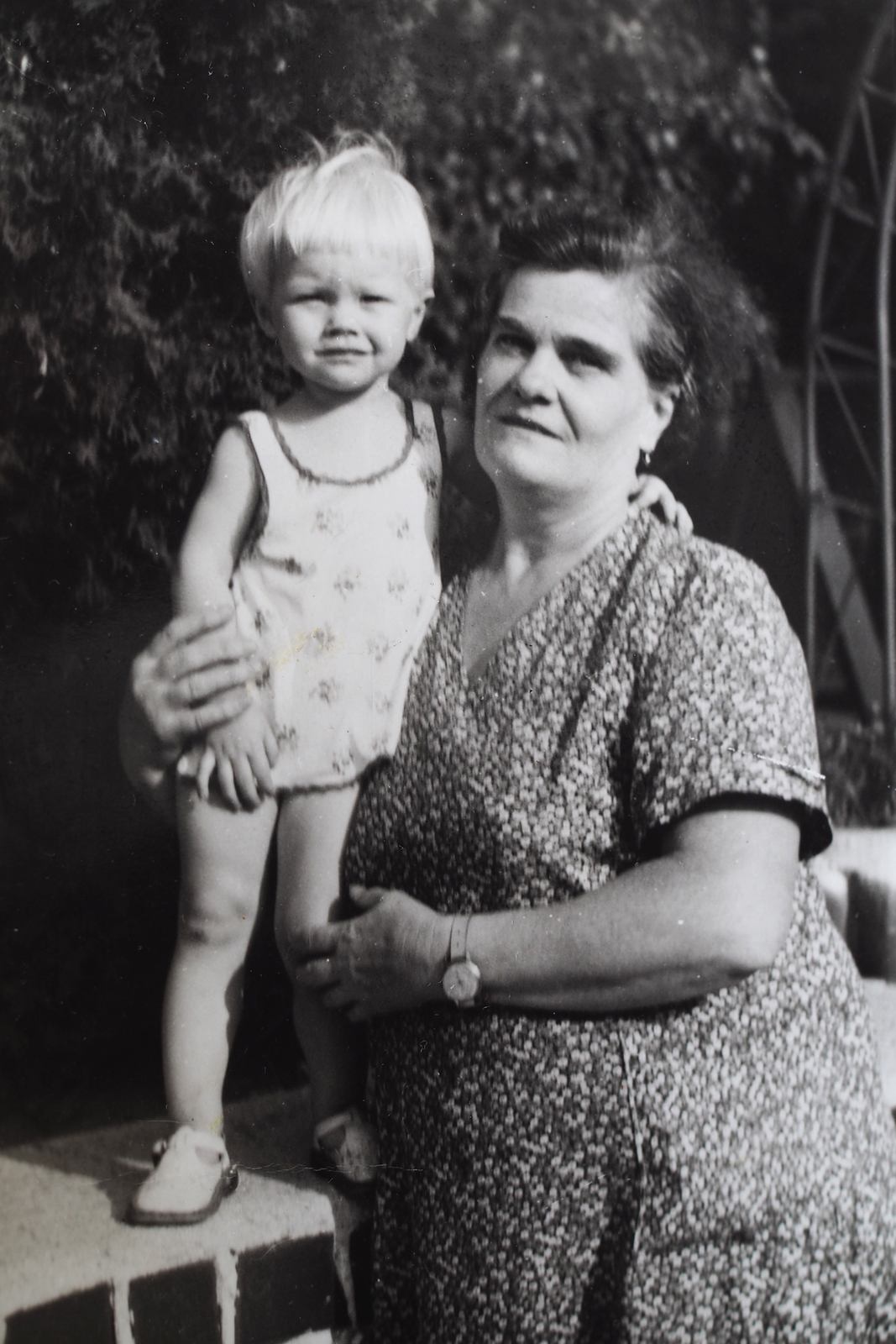 Анна Артамонова с внучкой Инной