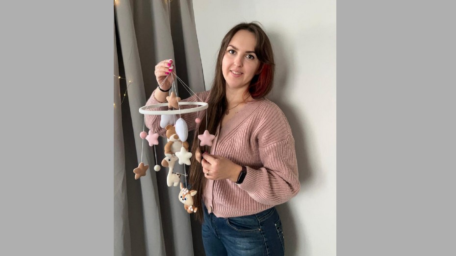 Анастасия Калинина делает игрушки для детей