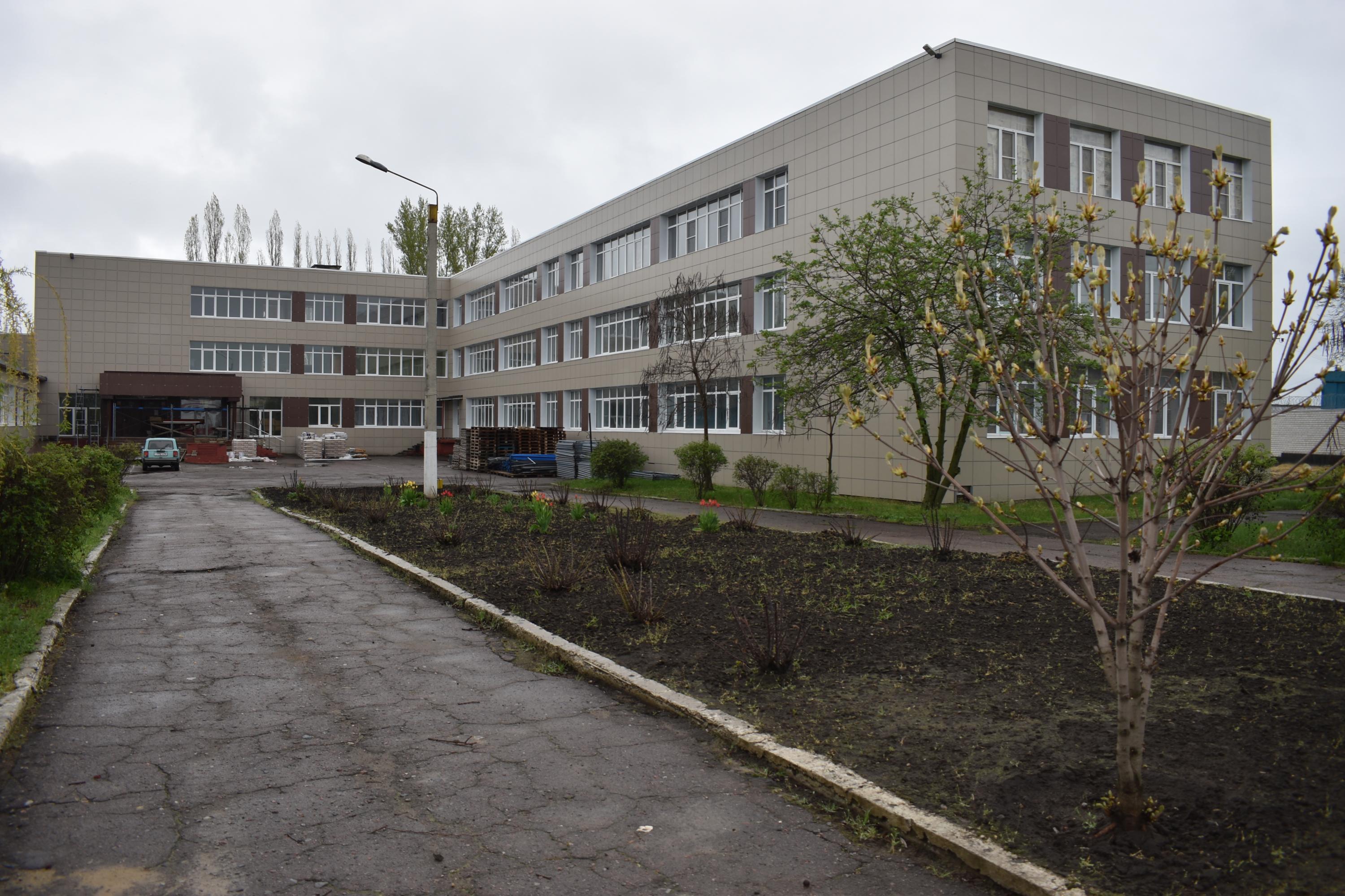 Обновленный фасад Ольховатской школы. Фото  – Тамара Мотаева