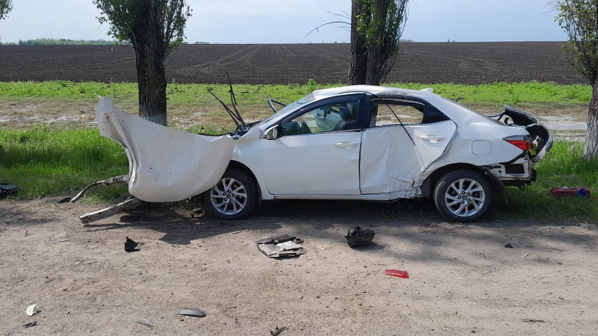 Водитель и пассажир Toyota Corolla погибли в аварии на 143 км трассы Воронеж  – Луганск