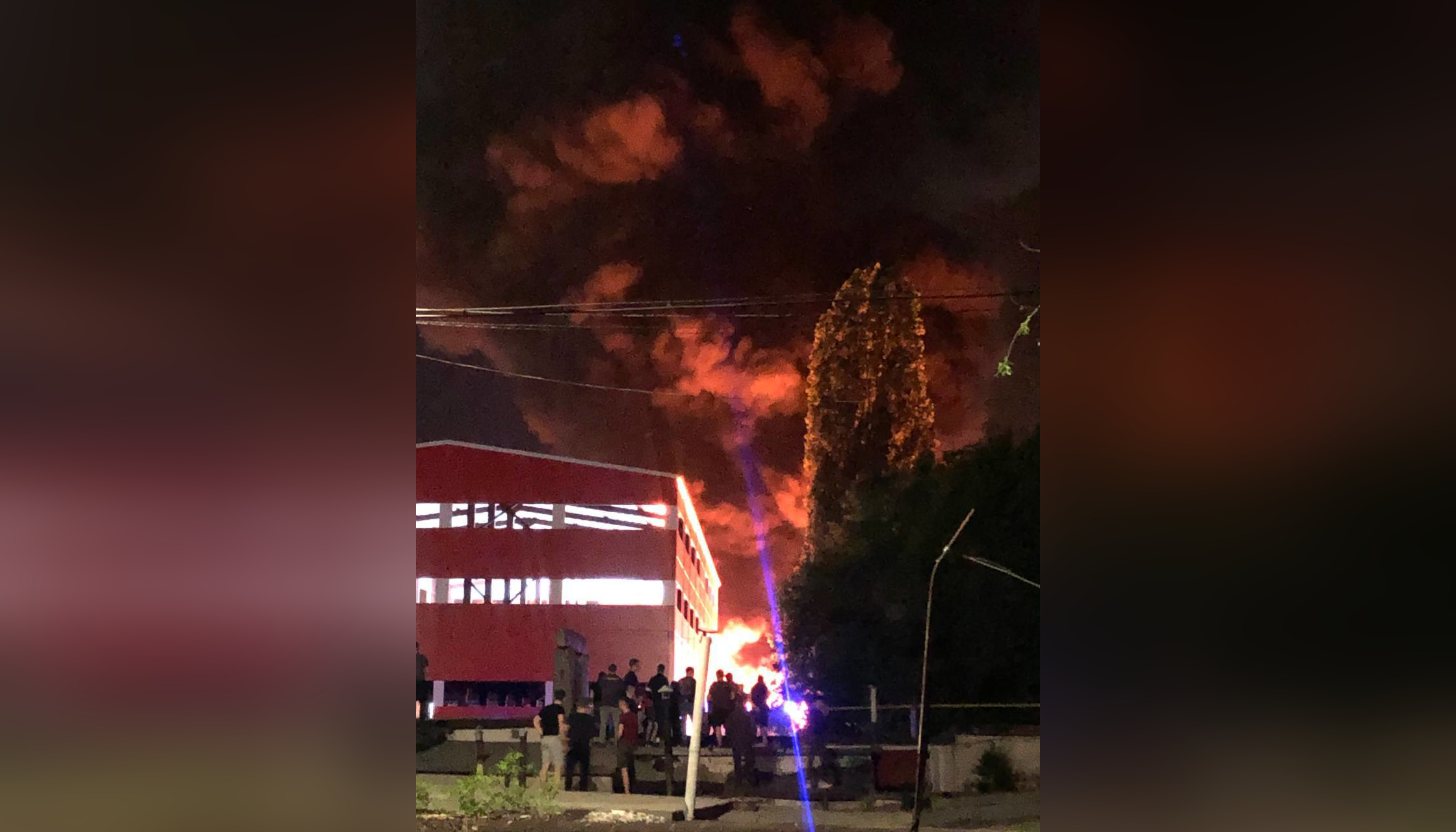 Пожар на складе с пластиком на Машмете в Воронеже локализовали