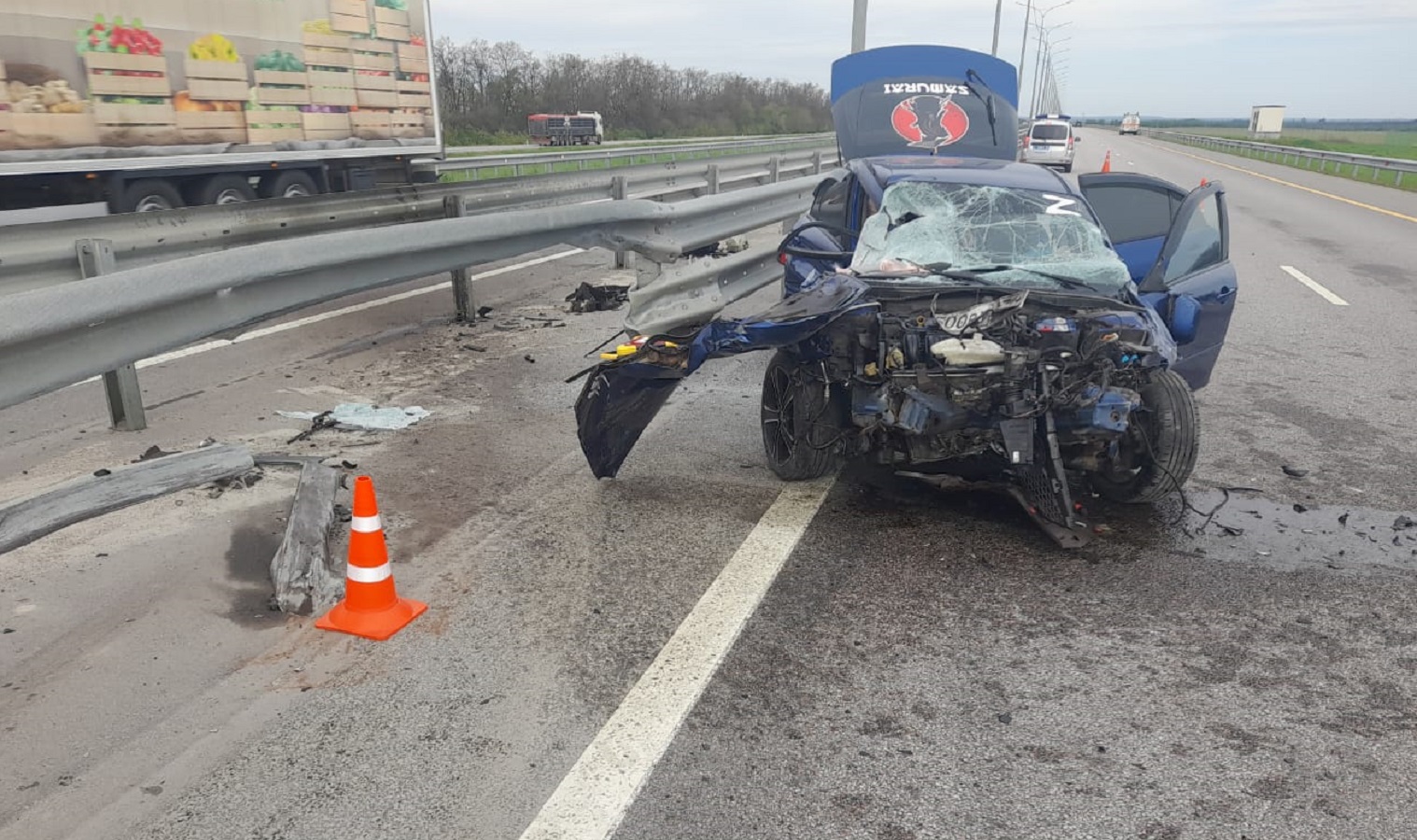 На воронежской трассе 32-летний водитель Mazda врезался в ограждение и погиб