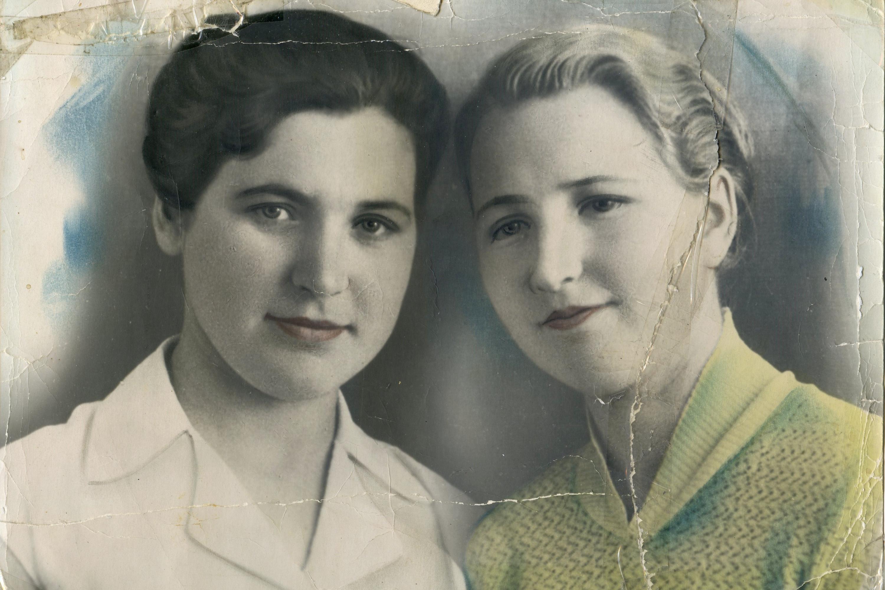 Антонина Говорова (слева) с сестрой Анной. Фото из архива героя публикации.