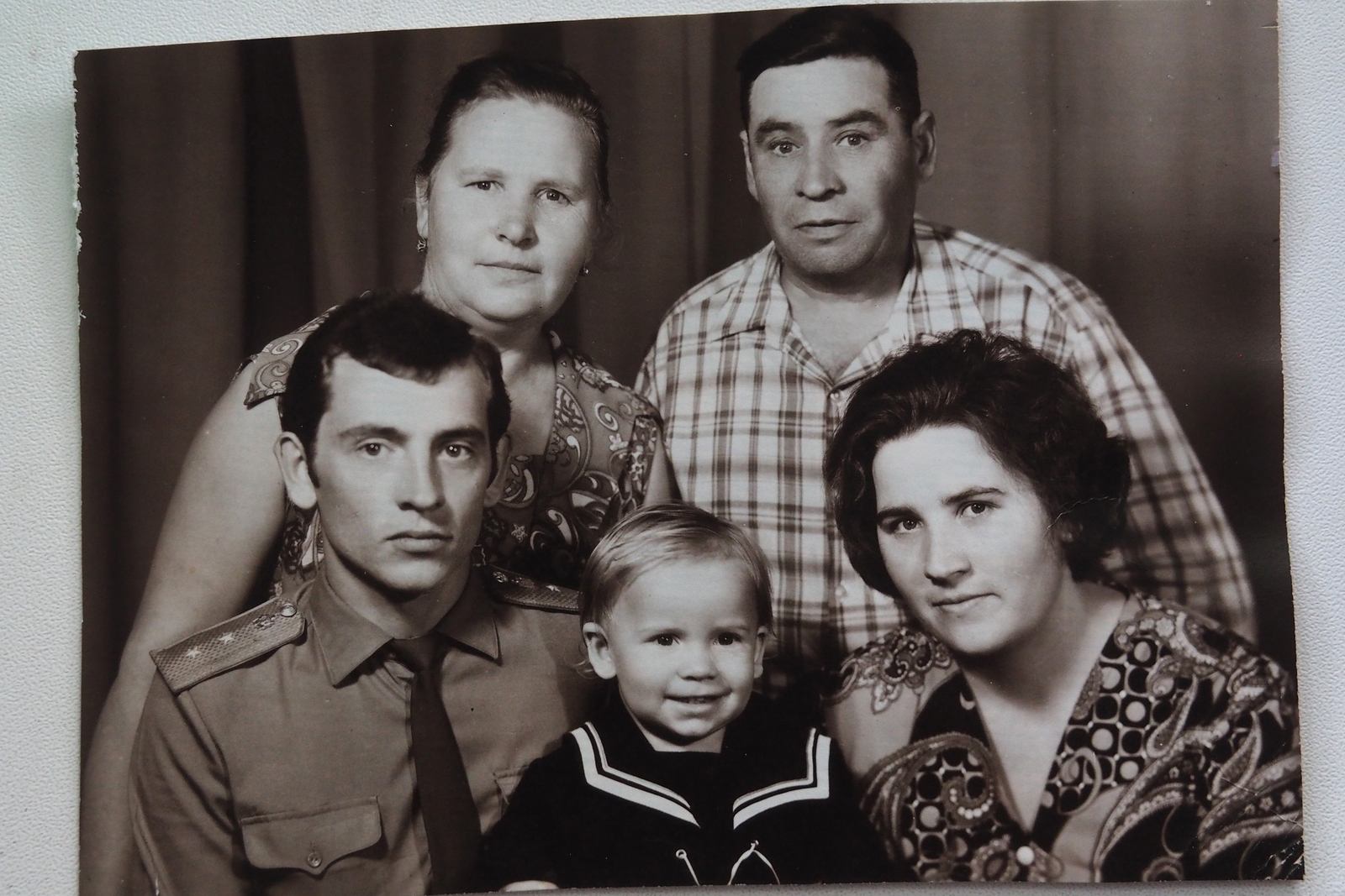 Анна Васильевна с мужем, дочерью Галиной, зятем и внуком