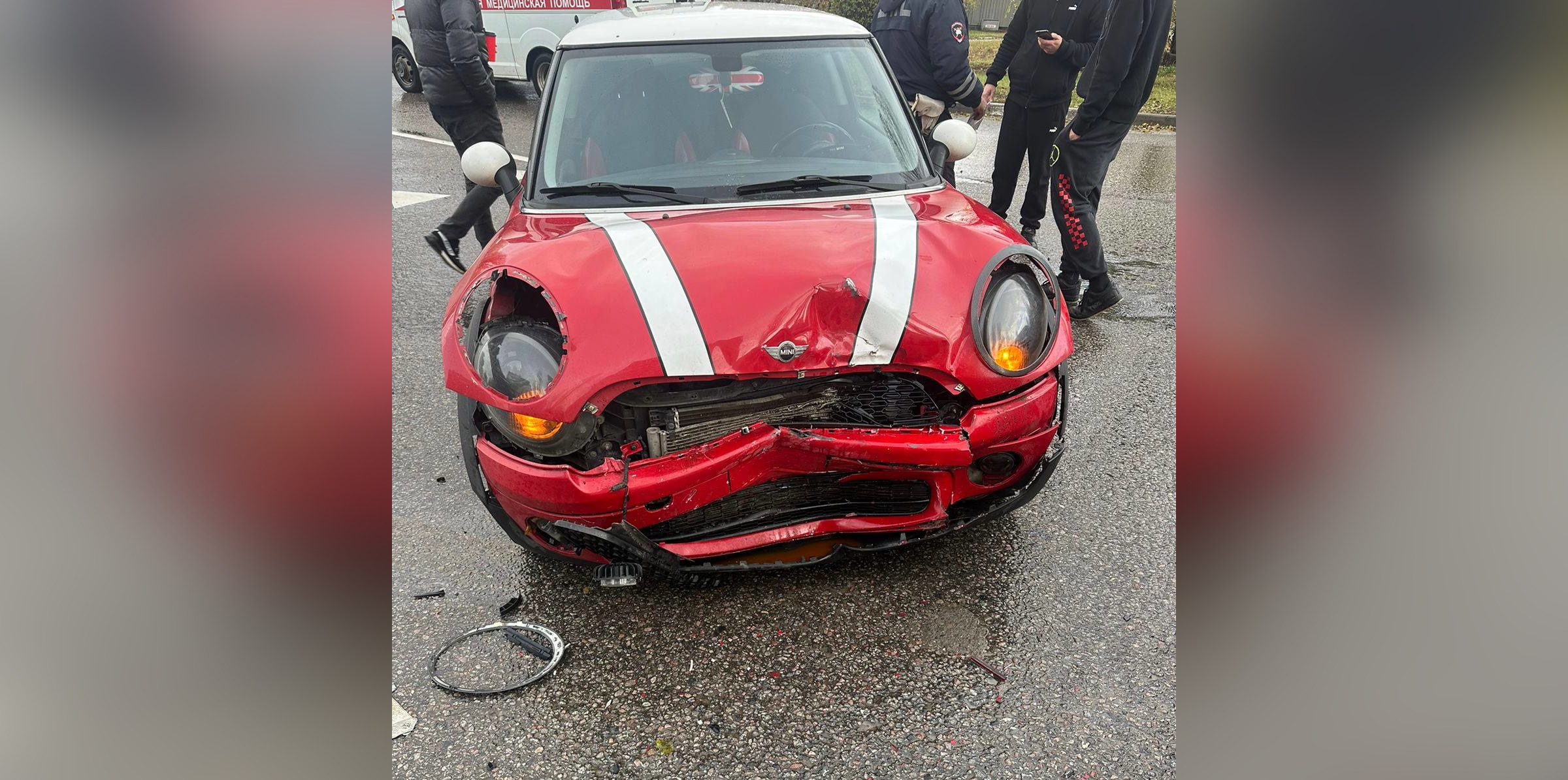 В Воронеже 18-летний парень на Mini Cooper устроил ДТП с пострадавшей