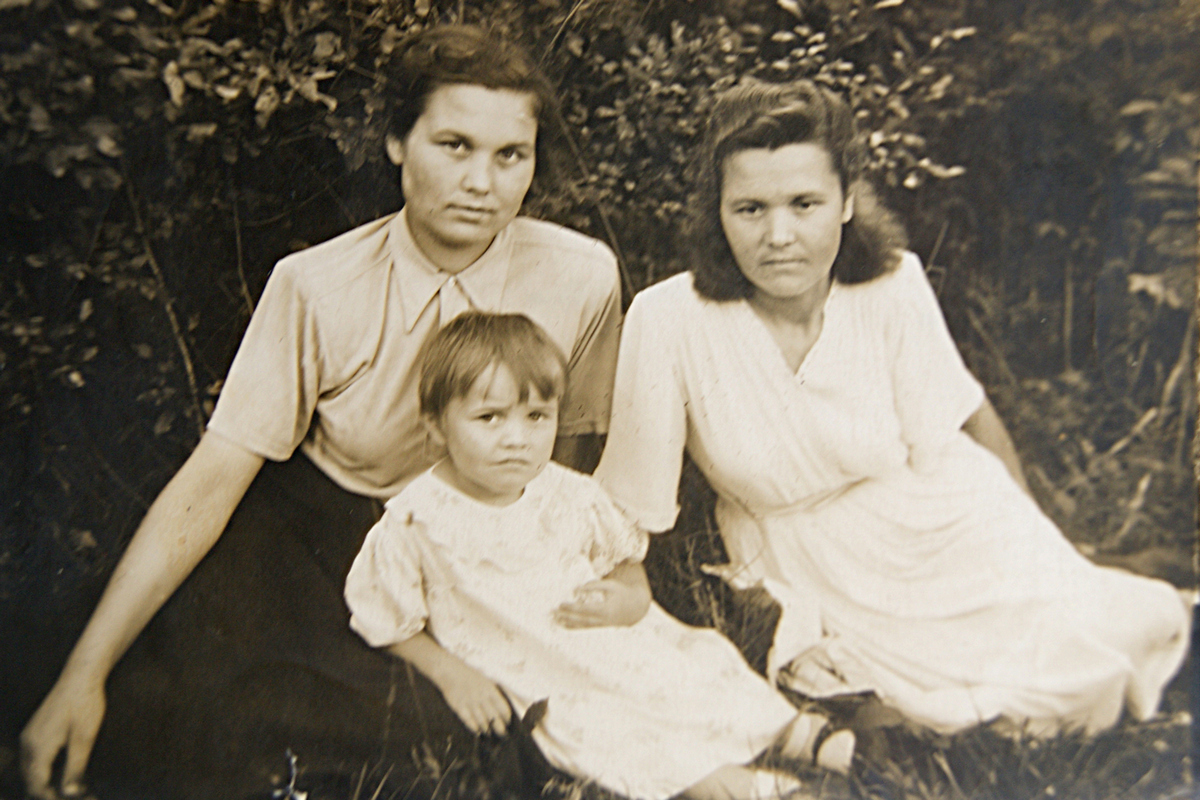 Нина Крупина (справа) с дочкой и сестрой