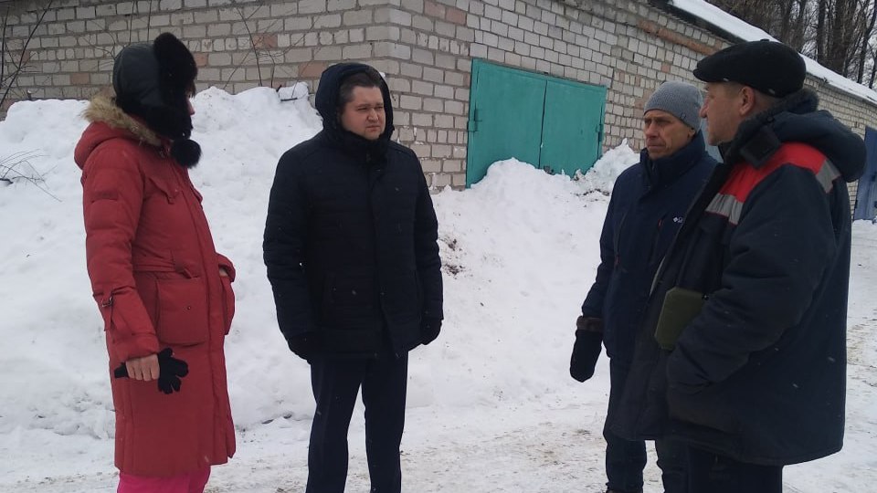 Депутат Андрей Зачупейко (на фото – второй слева) присоединился к инициативе горожан 