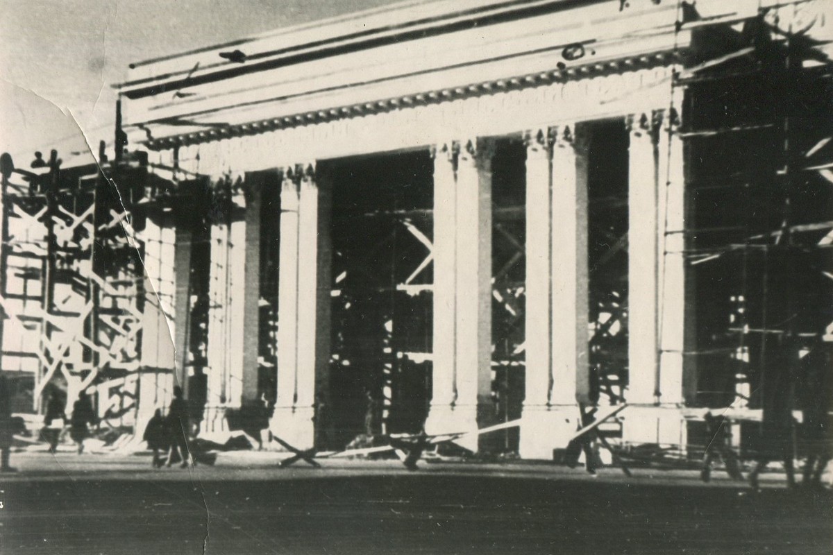 Восстановление областного театра драмы, 1945 г. 