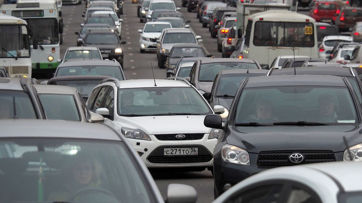 Московский проспект в Воронеже сковала огромная пробка