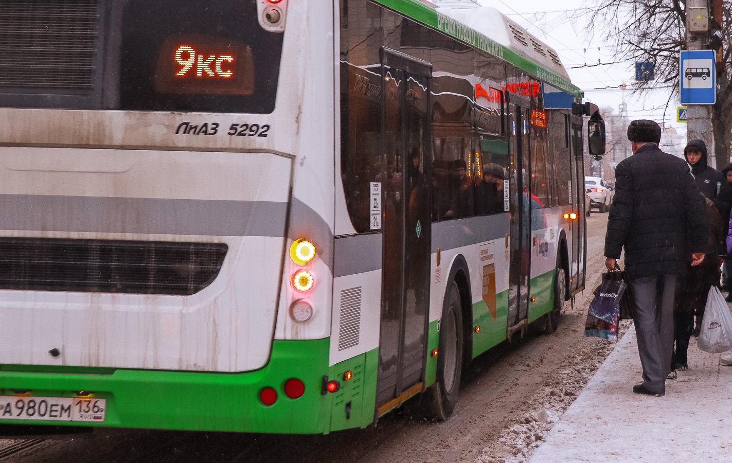 В Воронеже на улице Ломоносова пассажир избил водителя автобуса