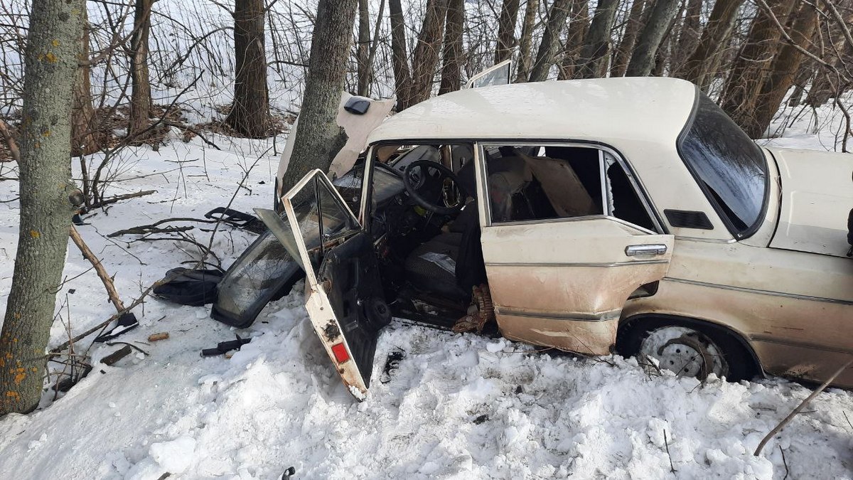 Смертельно» пьяный воронежец попал на «шестерке» в жесткое ДТП и выжил