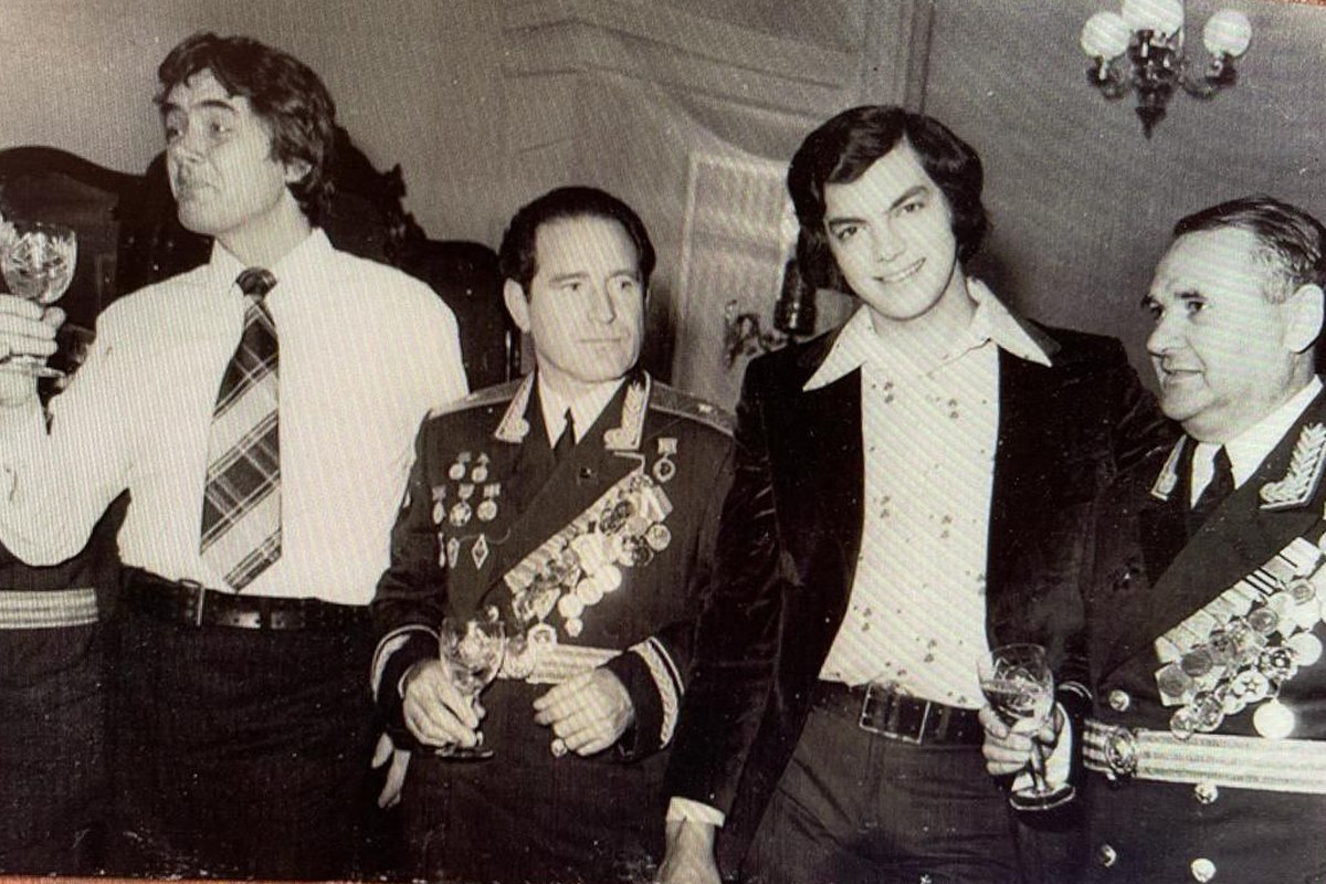 Слева напрво: певец Юрий Гуляев, первый заместитель министра внутренних дел СССР Виктор Папутин, певец Сергей Захаров и Алексей Зазулин