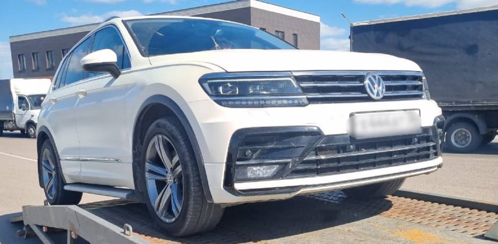 Под Воронежем остановили женщину за рулем белого Volkswagen Tiguan с 203  штрафами