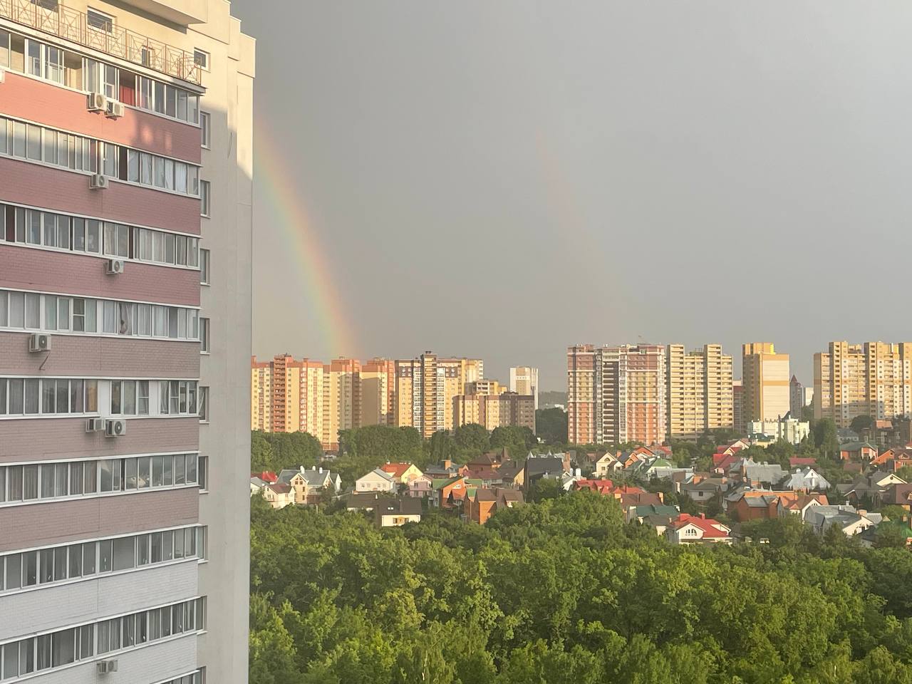 После сильного града в Воронеже появилась радуга