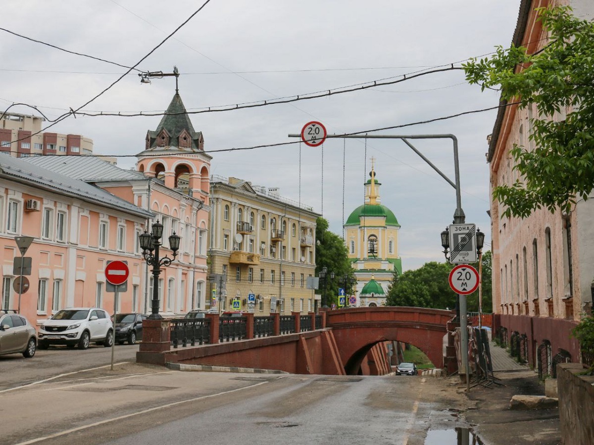 В Воронеже водителя экскаватора заставят заплатить за повреждение Каменного  моста