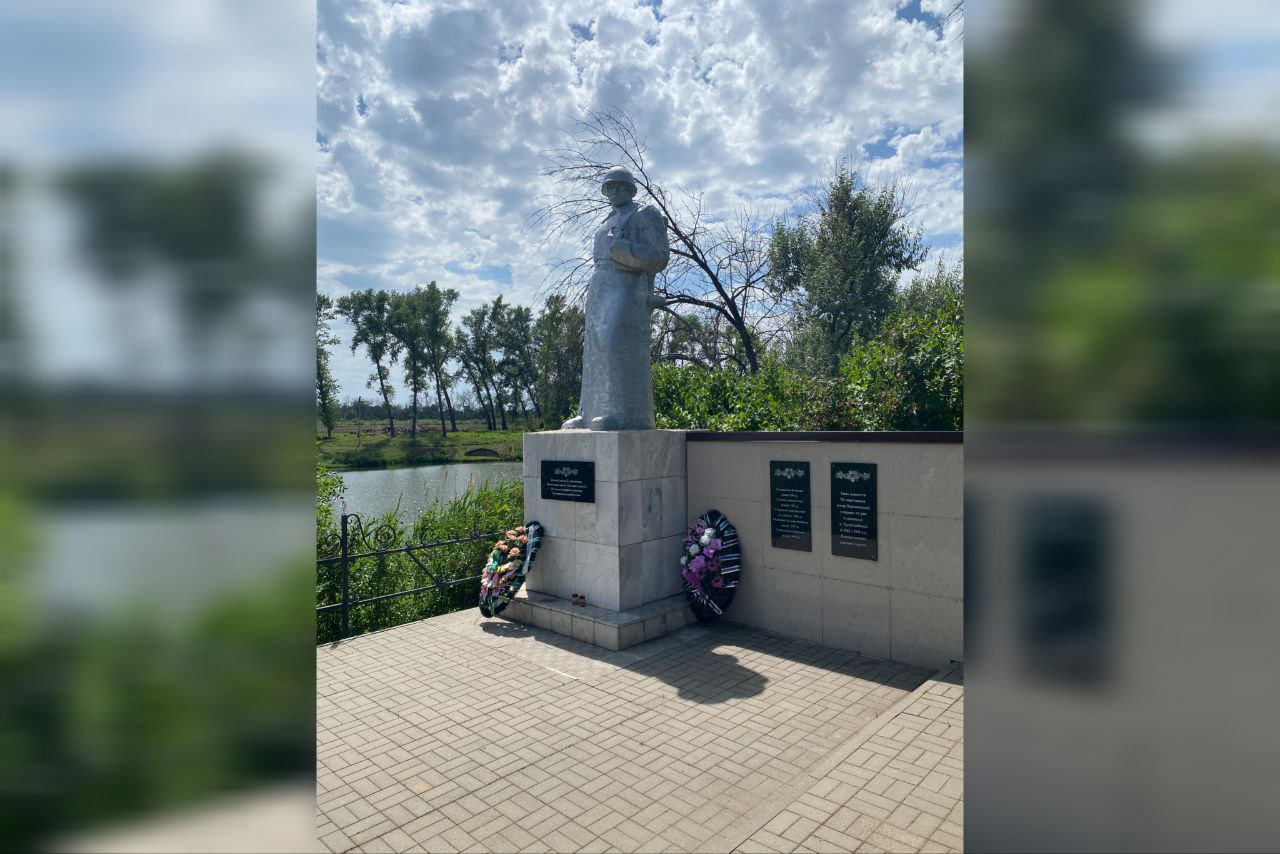 Памятник погибшим воинам в селе Нижняя Катуховка