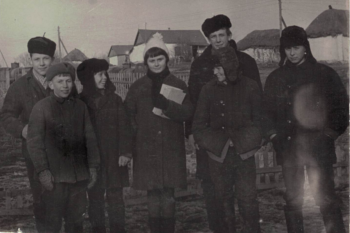 Виктор и Галина Агафоновы со своими учениками, 1969 год