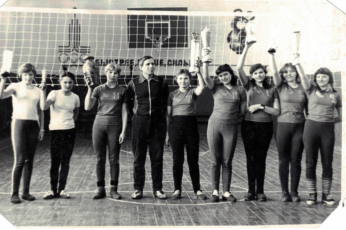 Виктор Агафонов со своими ученицами, 1980-е годы