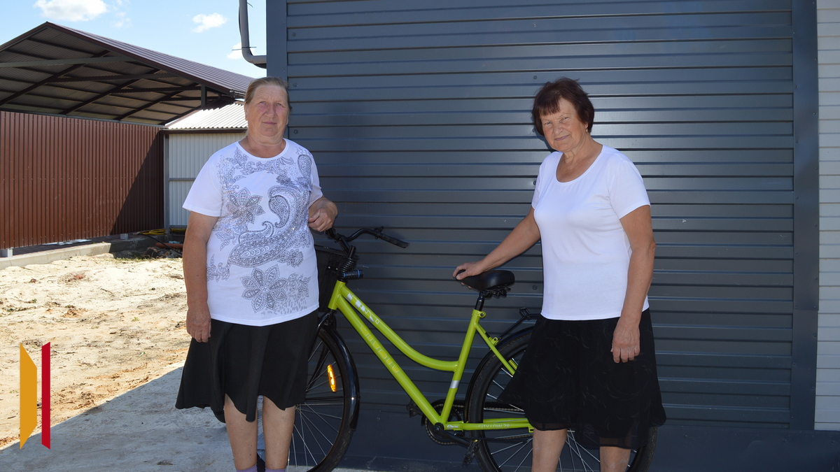 Перед открытием офиса почтальоны получили новые служебные велосипеды