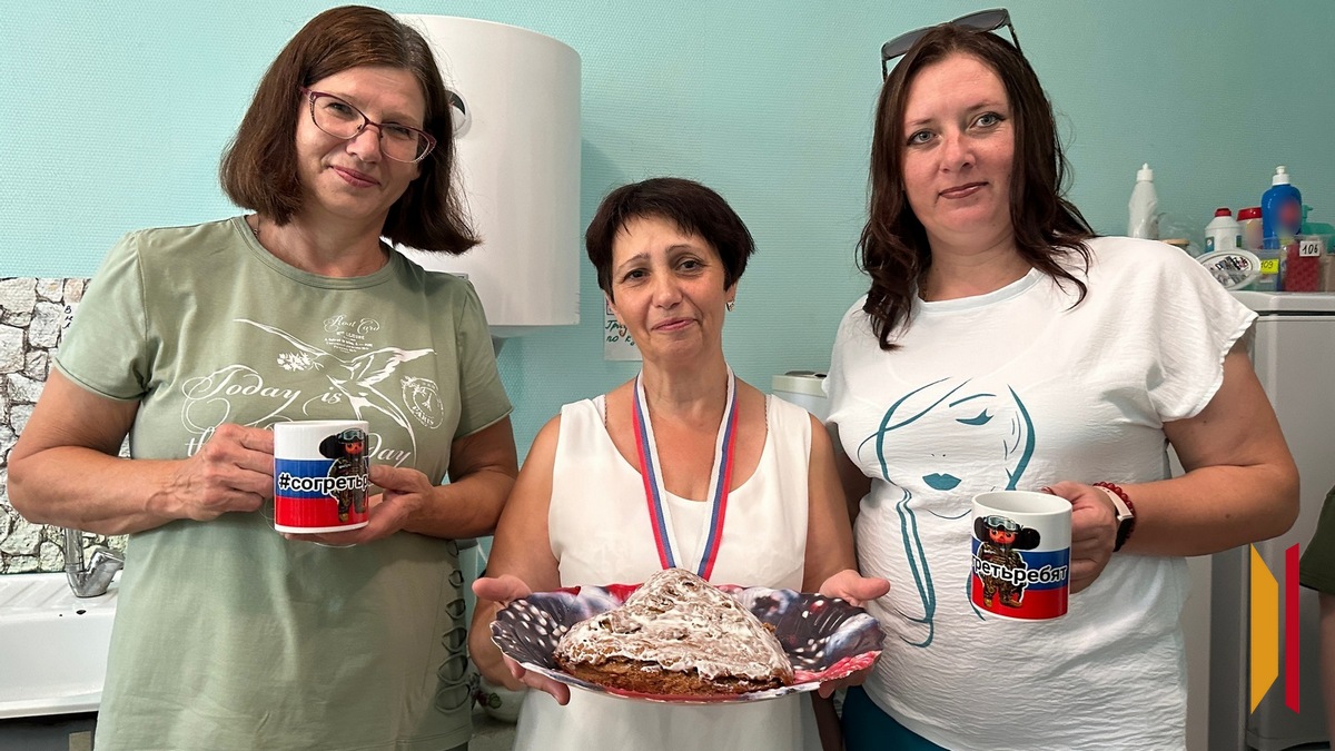 Фото Анны Коломыцевой, на фото: волонтеры Людмила Павличенко, Лариса Гайворонская и Наталья Бондарь (слева направо)