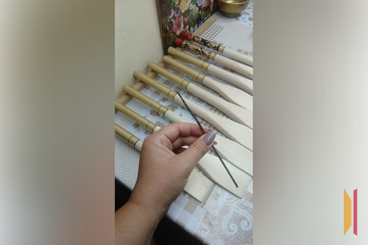 Самодельная кисть из шерсти кошки до сих пор служит мастеру