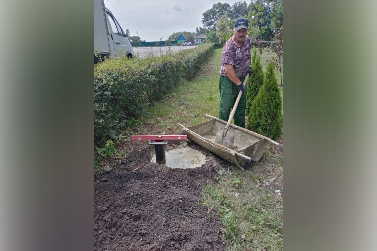 Установка опор для видеонаблюдения в Затоне, фото Михаила Болучевского